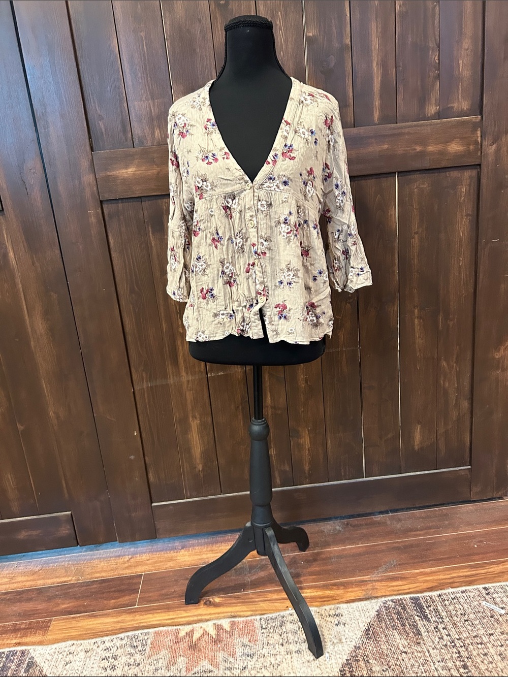 Pink Owl Cream Floral V-Neck Button-Front Blouse